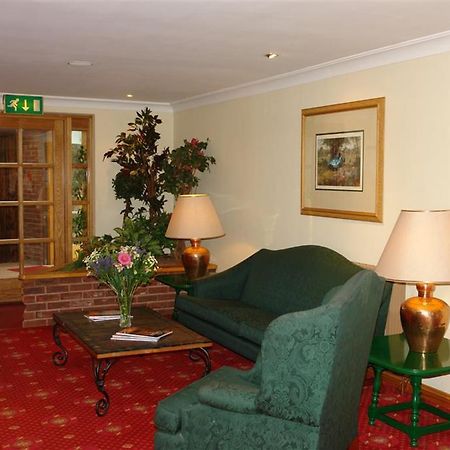 Oaklands Lodge Hotel Saint Saviour Екстер'єр фото