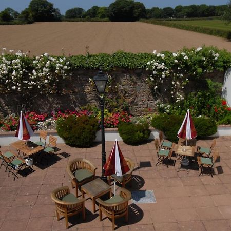 Oaklands Lodge Hotel Saint Saviour Екстер'єр фото