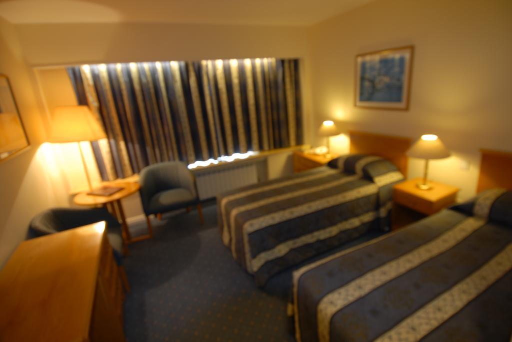Oaklands Lodge Hotel Saint Saviour Екстер'єр фото
