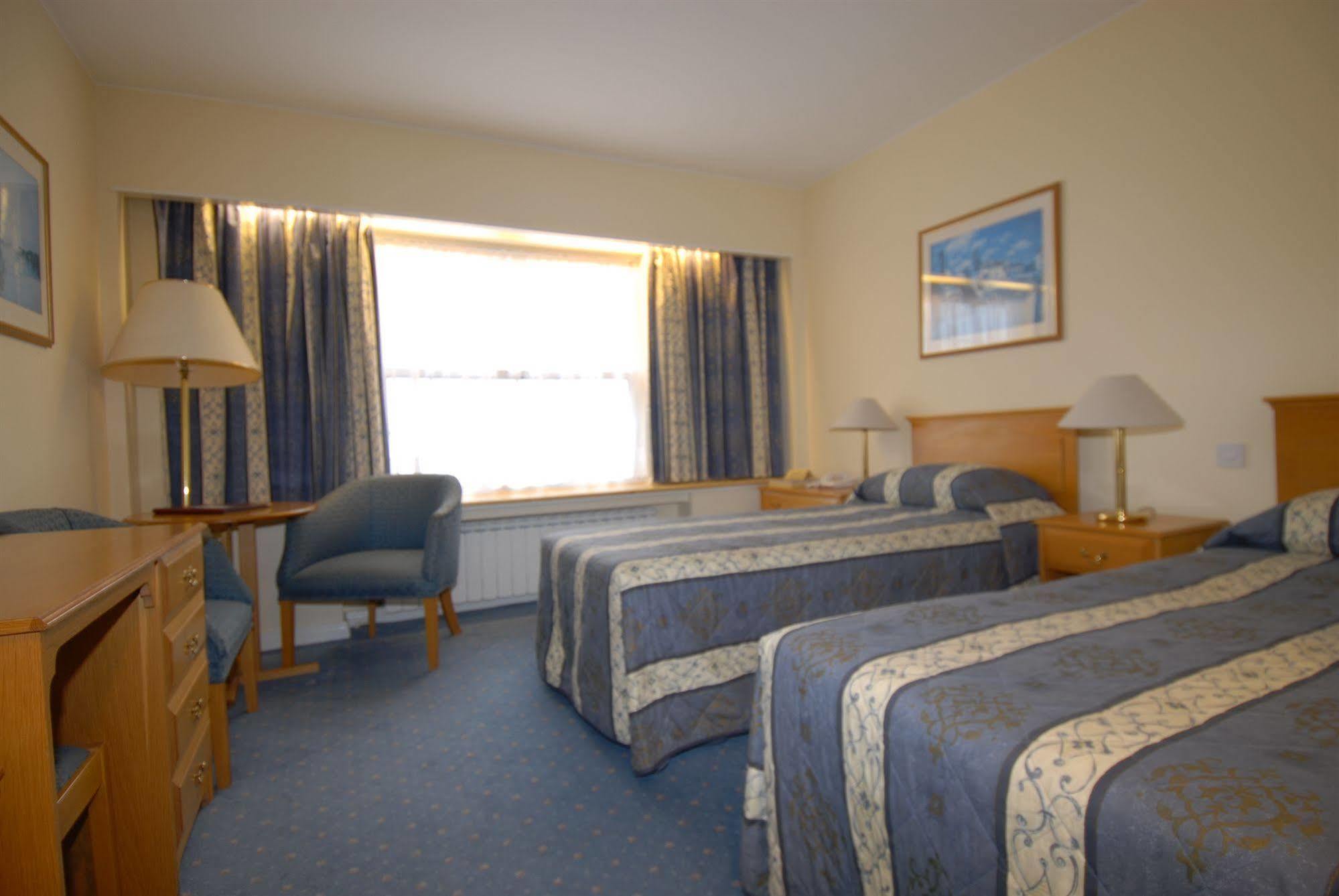 Oaklands Lodge Hotel Saint Saviour Екстер'єр фото