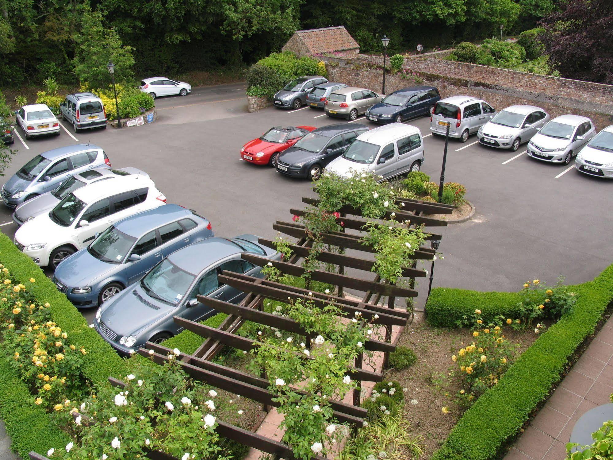 Oaklands Lodge Hotel Saint Saviour Екстер'єр фото